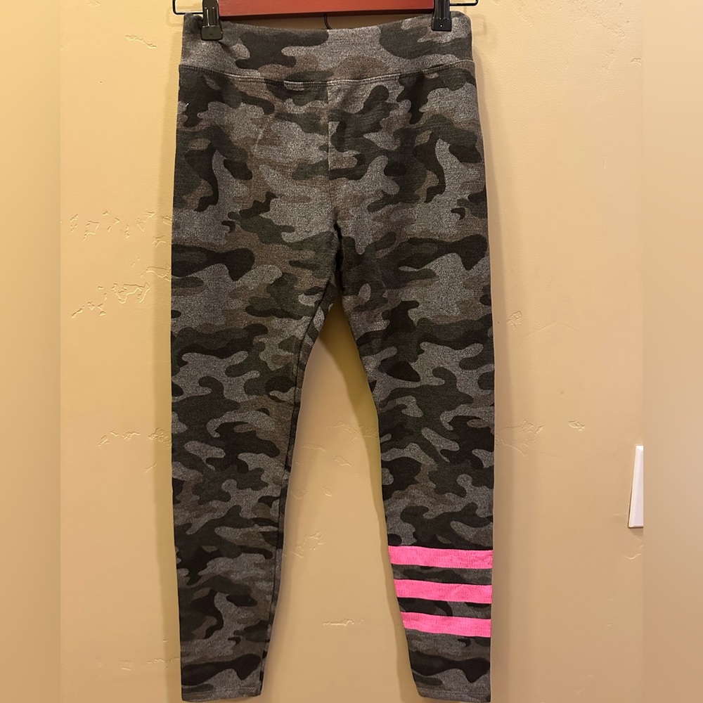 Sundry Camouflage Leggings
